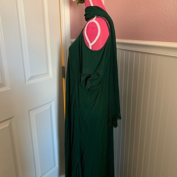 Hunter Green Cold Shoulder Linen Dress with Optional Shawl, One Size, Maxi - Picture 4 of 7